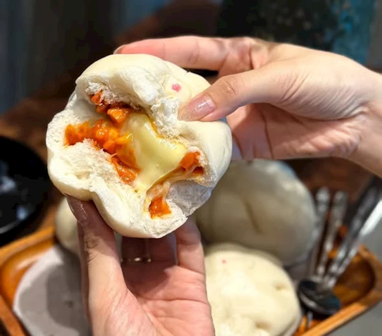 Bánh bao xúc xích phô mai (4 chiếc)